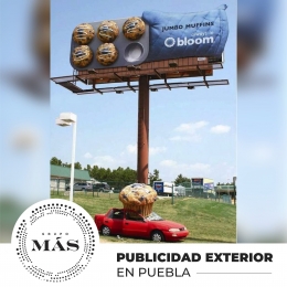 Amigo, creo que se les cayó un muffin en tu auto 

Publicidad Exterior en Puebla - Grupo Más - Bil...