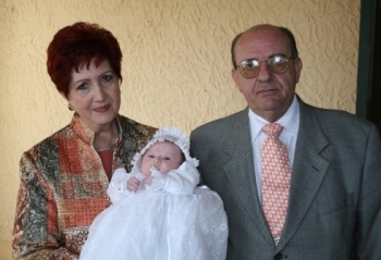 Marusa Carrera de Quintana y Félix Ramón Quintana, con su nieta María José.
 -  - Puebla