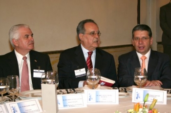 Ricardo Alemán, excelentísimo embajador de la República de Panamá, José Cernicchiaro y Enrique Doger...