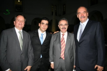 José Antonio López Malo, Armando Prida Noriega, Juan José Rodríguez Posada y Armando Prida Huerta.
...