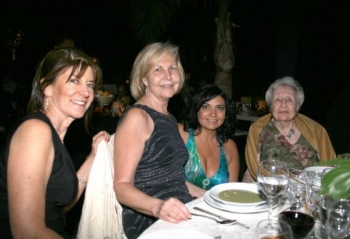 Suella Daigneault, Carolyn Kammerer, Amy Camacho y Mary Louise Wardle.

 -  - Puebla