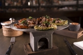 Excelentes platillos mexicanos con un toque de innovación y preparados con altos estándares de calidad.
- Santo Agave Cocina Moderna Mexicana