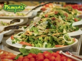 Barra de ensaladas para complementar tus cortes - Mr. Pampas