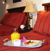 Hospitalidad con decoración estilo colonial contemporáneo - LA HUERTA GOLF & HOTEL