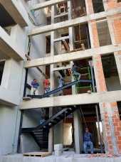 Montaje de estructuras para escalera - Estructuras Metálicas Puebla