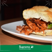 Una deliciosa torta al pastor. - Taquería Suprema