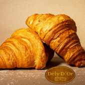 Croissant relleno de crema, delicioso clásico  ideal para el desayuno o la merienda. - Dély D´or, Pan y Repostería Francesa