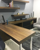 Inspiración en cada rincón. Este diseño de oficina refleja nuestra visión de un espacio de trabajo moderno y vibrante. - Arca Home Design