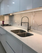 Minimalismo y luminosidad, la esencia del blanco en tu cocina. - Arca Home Design