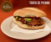 ¿Tienes antojo? Disfruta de una rica torta de pierna enchilada. - La Perla Marisqueria