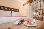 Te mereces unos días de descanso y relajación total, reserva tu estadía en Las Calandrias y déjate consentir en nuestras amenidades y restaurante. - Las Calandrias