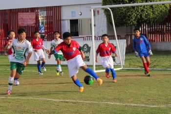 Anotando un gol Gerardo Hector Reyes y otro de José Luis Santiago Heredia. - Colegio Euro Liceo - Pu...