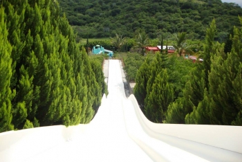 Compite en el tobogán multipistas - Parque Acuático San Carlos - Puebla