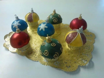Mira que esferas más bellas.
Dignas de una Mesa de Postres Navideños - Pastelería Annas - Puebla