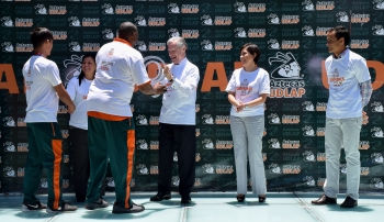 En una emotiva ceremonia el rector de la Universidad de las Américas Puebla, el Dr. Luis Ernesto Der...