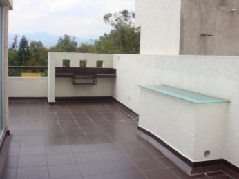 una terraza limpia con los muebles necesarios, nada extra permitirá aprovechar el roof garden - BORA...