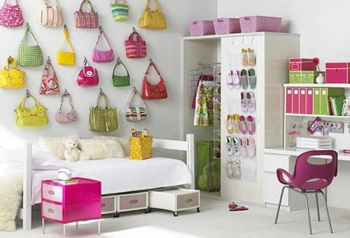 cuelga tus bolsas en el muro en forma de galeria - BORA cortinas, persianas y decoración - Puebla