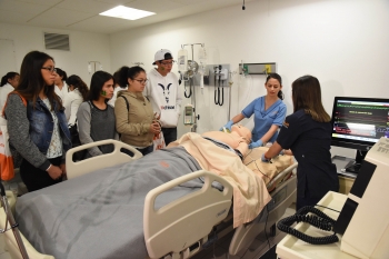 Jóvenes de bachillerato y preparatoria de diferentes estados de la República Mexicana, se reunieron ...