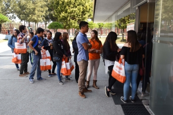 Jóvenes de bachillerato y preparatoria de diferentes estados de la República Mexicana, se reunieron ...