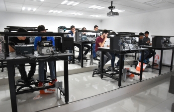 Jóvenes de bachillerato y preparatoria de diferentes estados de la República Mexicana, se reunieron ...