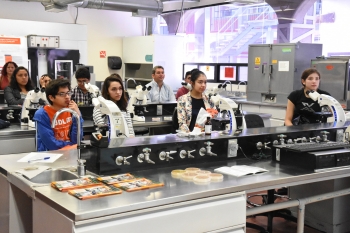 Jóvenes de bachillerato y preparatoria de diferentes estados de la República Mexicana, se reunieron ...