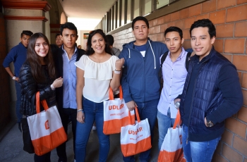 Jóvenes de bachillerato y preparatoria de diferentes estados de la República Mexicana, se reunieron ...