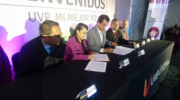 Se lleva acabo la Firma de Convenio entre la Universidad del Valle de Puebla . - UVP - Universidad d...