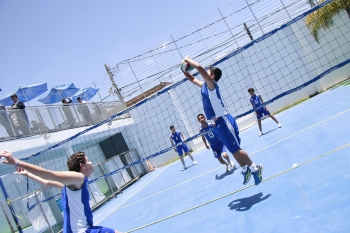 Nuestras instalaciones permiten que te desarrolles fisicamente en diferentes talleres deportivos - C...