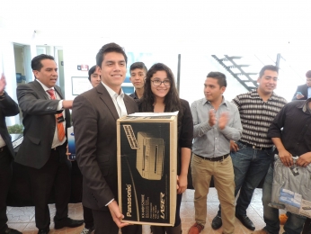 Premios a los ganadorees - UVP - Universidad del Valle de Puebla - Puebla