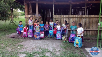 La entrega de mochilas donadas por alumnos de nuestro colegio, se realizó el pasado 14 de Octubre, e...