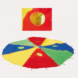 Paracaídas grande: Sus perforaciones perimetrales permiten coordinar en conjunto direcciones de un o...