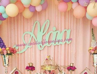 Letreros con el nombre del festejado, ideal para decorar la mesa de dulces en tu evento, para colgar...