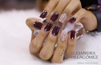 Aplicación de uñas de acrílico en Puebla
 - Nails Boutique - Puebla