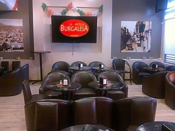 Salón privado para eventos y reuniones con amigos o familiares - La Antigua Burgalesa - Puebla