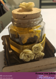 Cajita con frasco relleno con jabón aromático,  regalo para día de las madres 2019 
www.cositasflor...