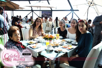 ¡Gracias a todas las mamás y sus familias que se citaron el día de hoy a celebrar en #LoMásAlto ! Fe...