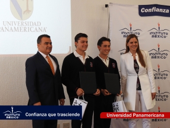 Ing. Percy Gino Sánchez Lamela rector del Instituto México de Puebla con la representante de la Univ...