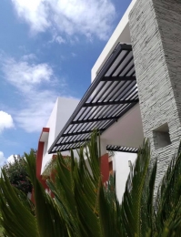 Herrería negra con Vidrio Templado  - Glass House - Vidrio y Aluminio - Puebla