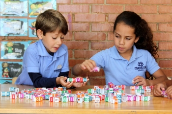 Los pequeños desarrollan la habilidad de resolver problemas mediante el dialogo - Madison Elementary...
