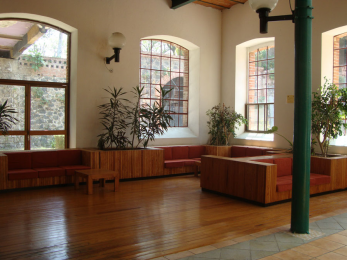 Sala de estar dentro del Hotel Atlixco. - Centro Vacacional Metepec - Puebla