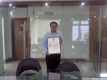 Entrega de título de Licenciado en Sistemas Computacionales a Javier Tlacuilo Ortíz. - CEUNI - Centr...