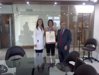 Entrega de Título de Licenciada en Estomatología a Madeleine Motolonía León. - CEUNI - Centro Univer...