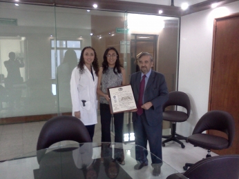 Entrega de título de Licenciada en Estomatología a Berenice Toxqui Toxqui. - CEUNI - Centro Universi...