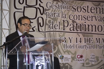 Mtro. Jaime Illescas López Rector de la Universidad del Valle de Puebla (UVP) dando la Inauguración ...