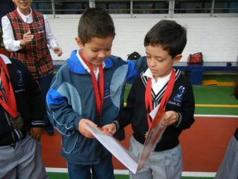 Fueron reconocidos por su esfuerzo - Colegio Ángeles - Puebla