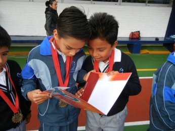 Compañeros de equipo y conocimientos - Colegio Ángeles - Puebla