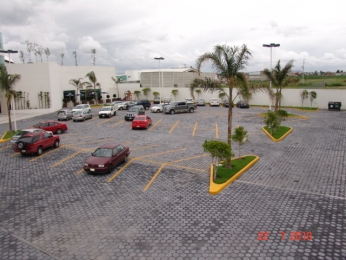 Estacionamiento exterior Atrium - Atrium - Complejo Comercial - Puebla